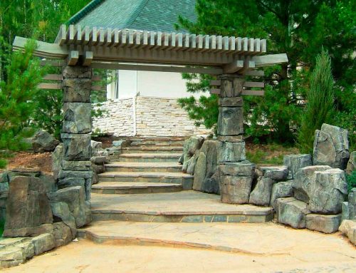 Каменная арка для входа в восточный сад, ещё одно прекрасное дополнение к японской композиции